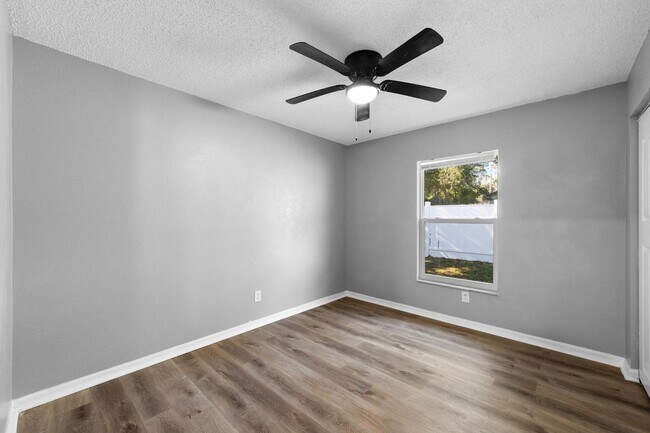 Building Photo - 37745 Walker Aly