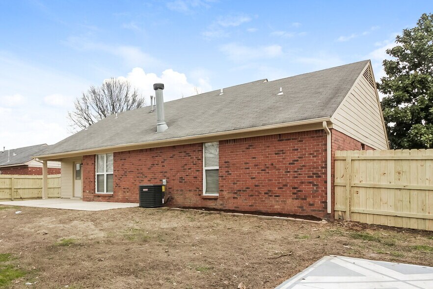 Building Photo - 7095 Brandee Dr
