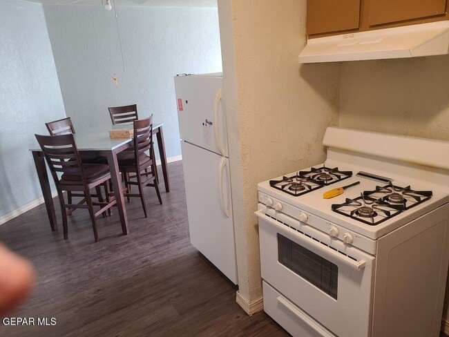 Building Photo - 701 W Yandell Dr