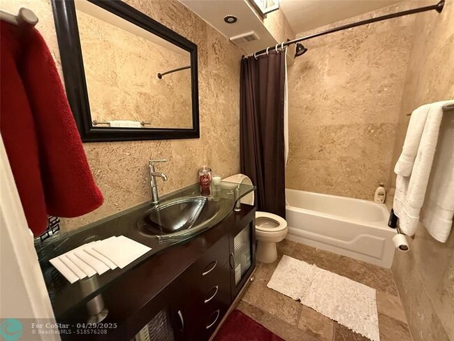 Building Photo - 950 Egret Cir