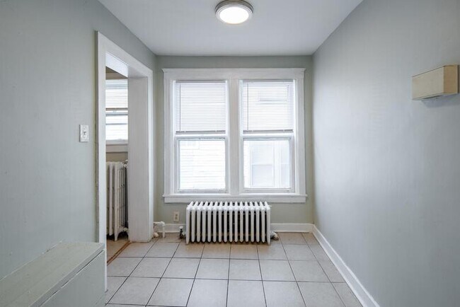 Building Photo - 1327 1st St