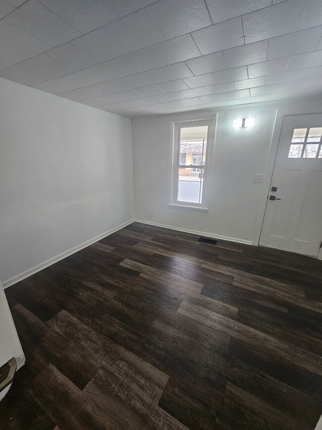 Building Photo - 330 S 9th St