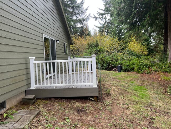 Building Photo - Very Nice Home in Waldport!