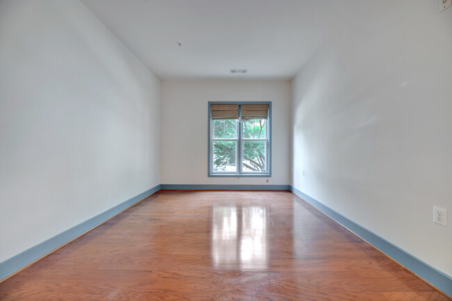 Building Photo - 1425 11th St NW