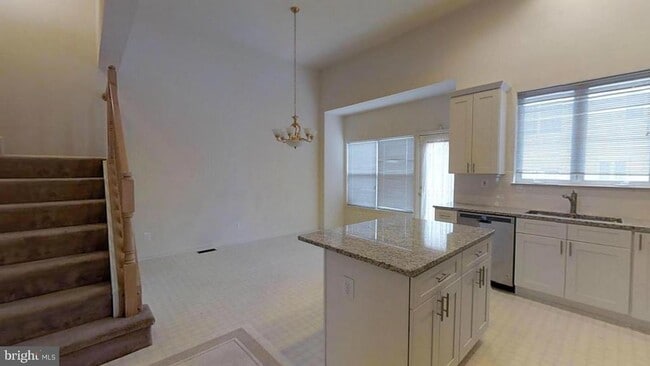 Building Photo - 2503 James Monroe Cir