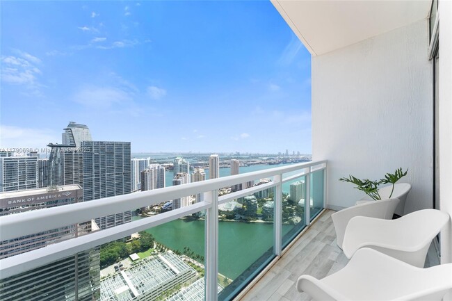 Building Photo - 950 Brickell Bay Dr