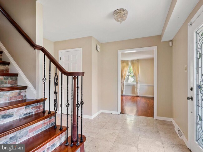 Building Photo - 612 Bough Rd