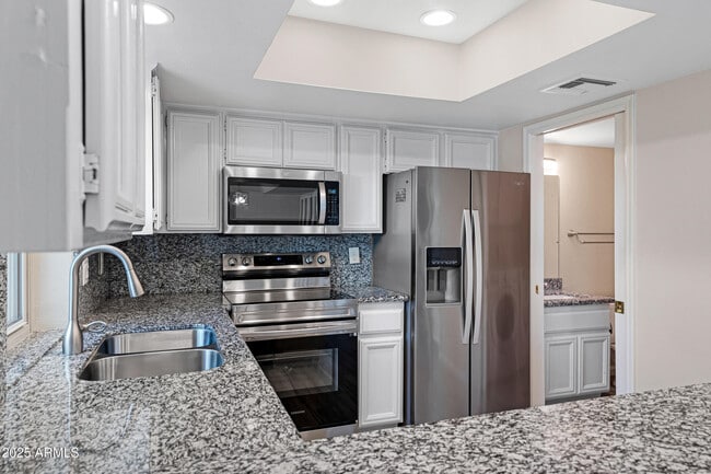 Building Photo - 6503 N 10th Pl