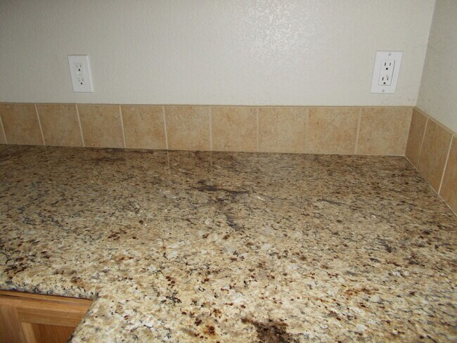 Building Photo - R91G/$1895.00 RENTED