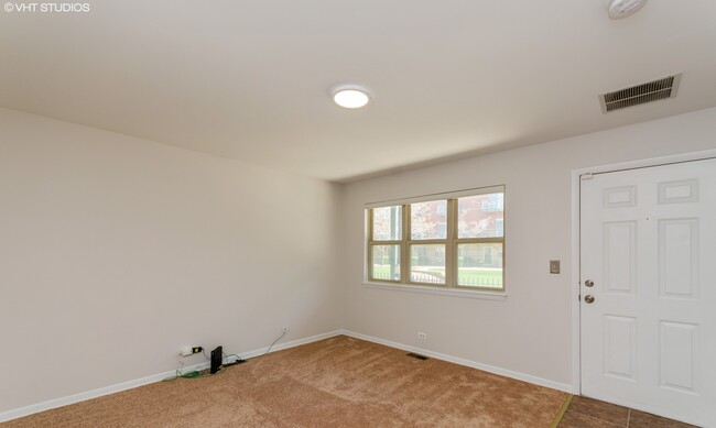 Building Photo - 4530 S Woodlawn Ave