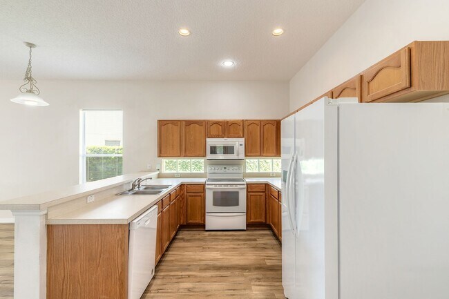 Building Photo - ENTER THE GATES TO TRANQUIL LIVING ! CALL OR TEXT LINDA PATTI 386.837.2882
