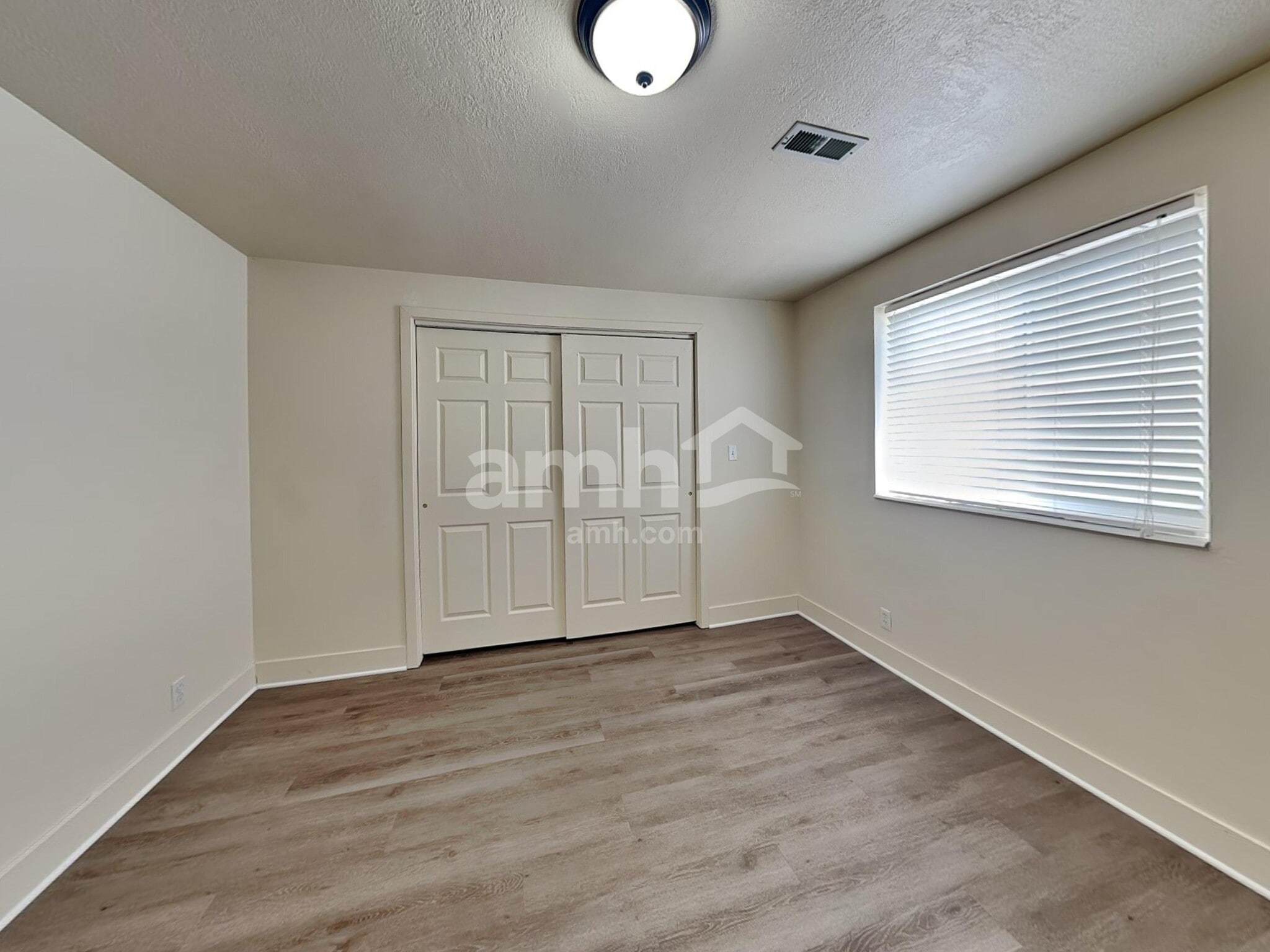 Building Photo - 68 E 350 S