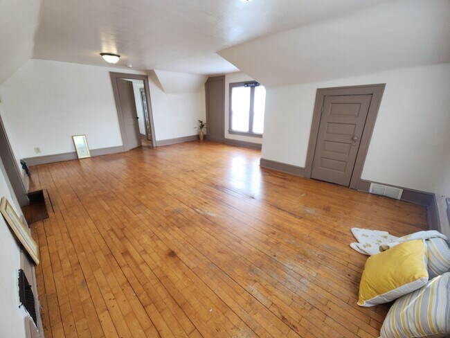 Building Photo - 1300 W Prospect Ave