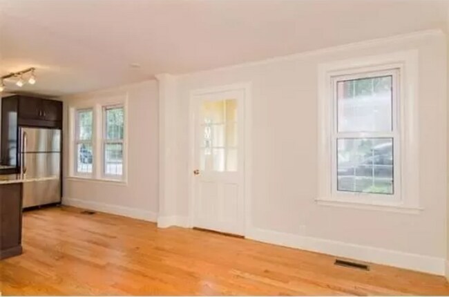Building Photo - 6 Braemore Rd