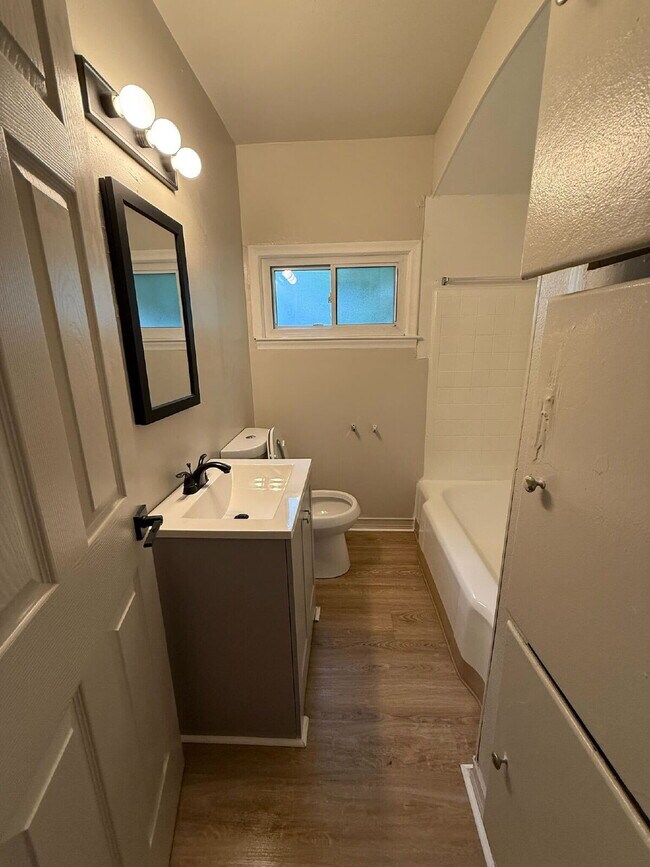 Building Photo - Charming 4-Bedroom Home with 2 Full Baths ...