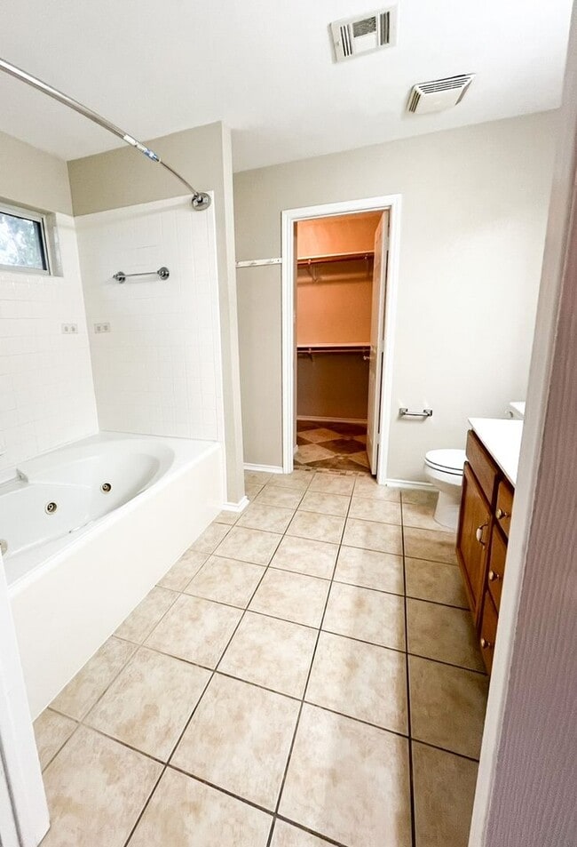 Building Photo - Wonderful Central TX Home