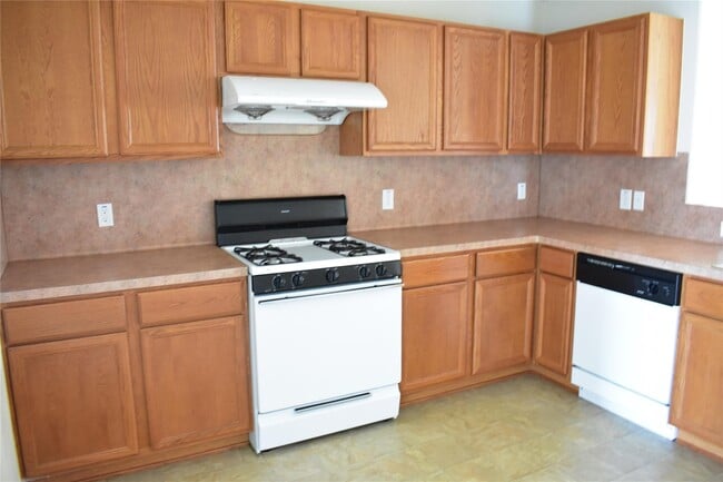 Building Photo - 3610 Barkers Crossing Ave