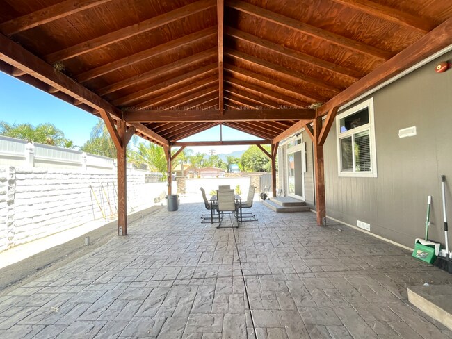 Building Photo - 2203 Portola St