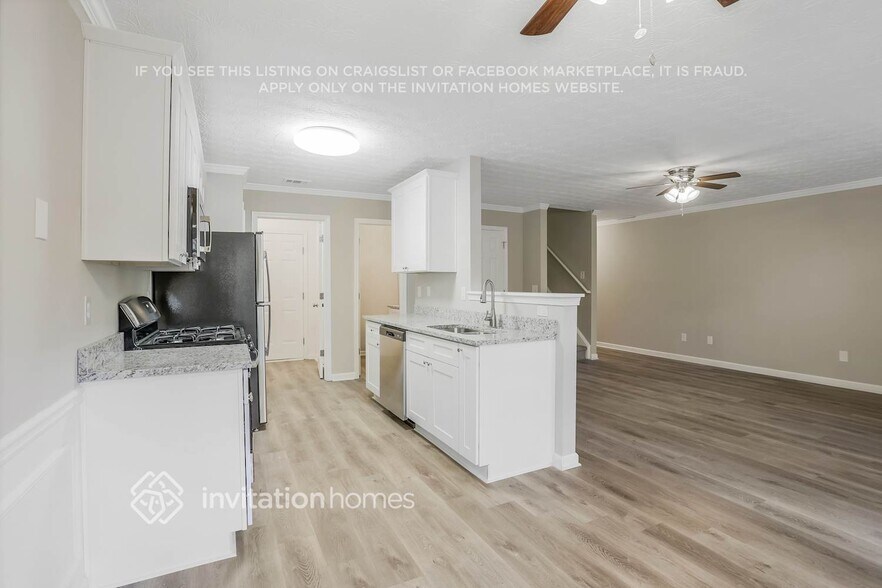 Building Photo - 2103 Manhattan Pkwy