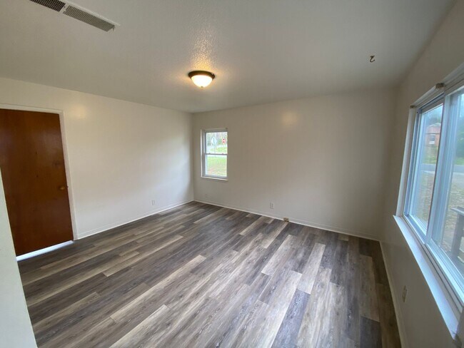 Building Photo - 3/1 in Shelby, NC close to Hwy 74 and uptown Shelby