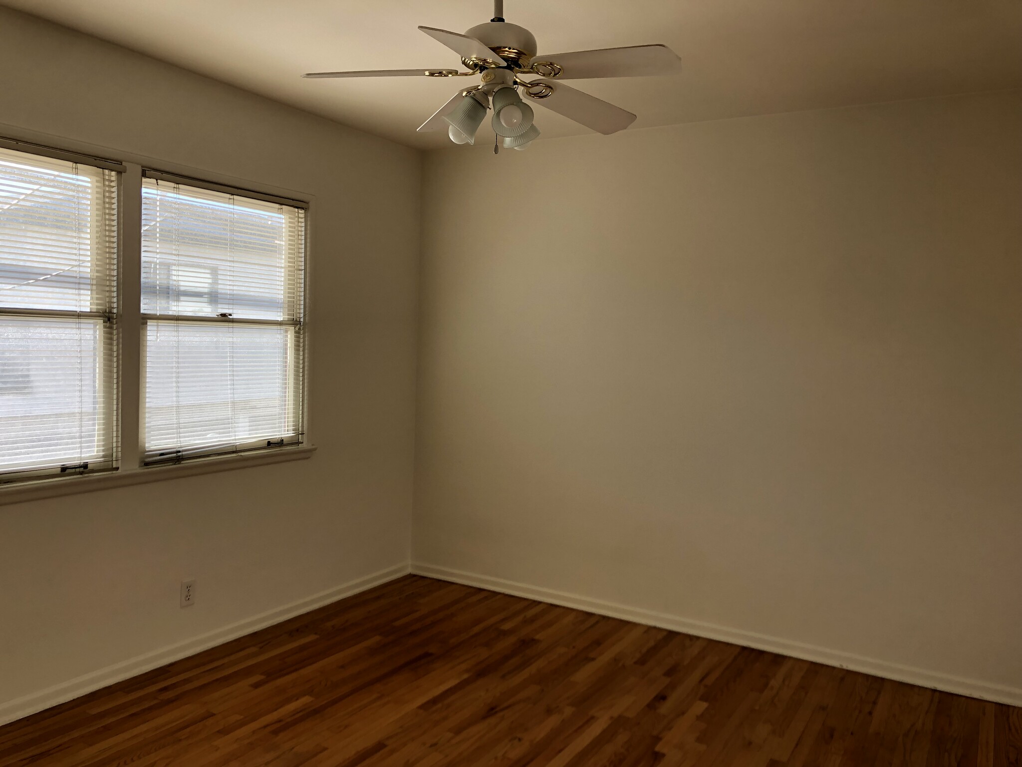 Building Photo - 834 12th St