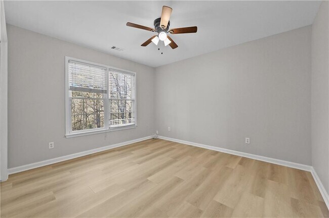 Building Photo - 137 Towne Park Dr