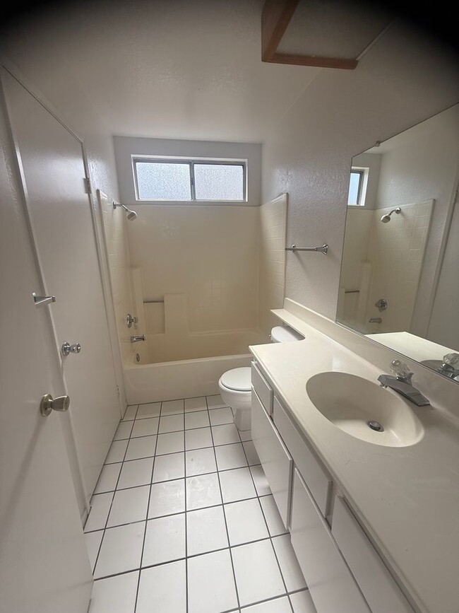 Building Photo - Victorville Home- Nice 2 Bedroom, 2 Bathro...