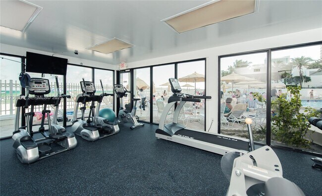 Building Photo - 3505 S Ocean Dr