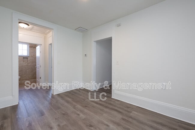 Building Photo - 406 Paines Ave NW
