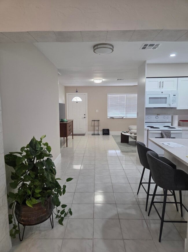 Building Photo - 2802 Crown Ct