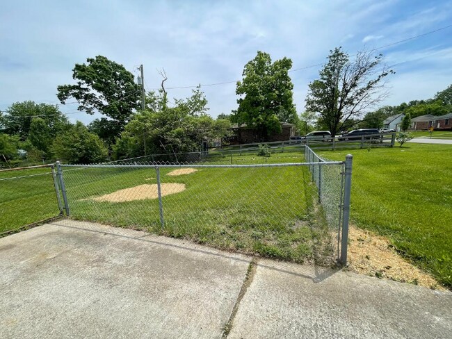 Building Photo - 1601 Rhode Ct