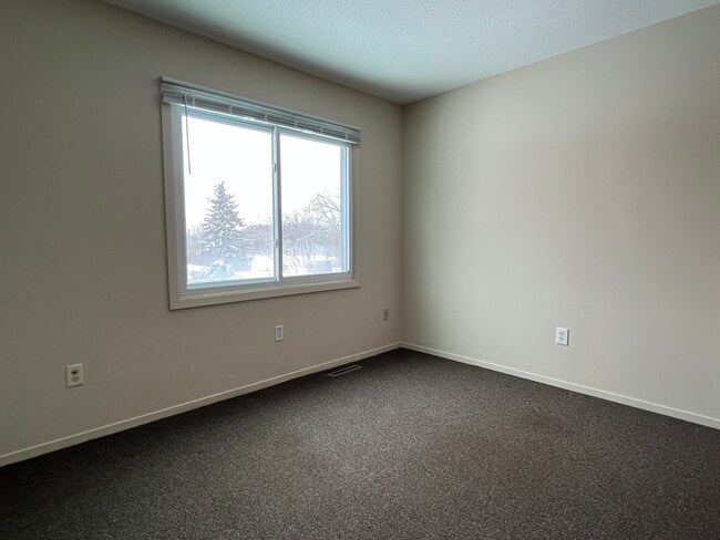 Building Photo - 611 E Burnsville Pkwy