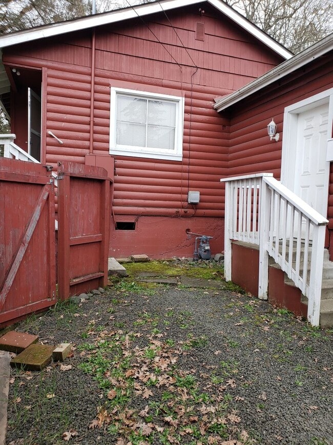 Building Photo - Cozy 3 Bedroom 2 Bath With Bonus Loft