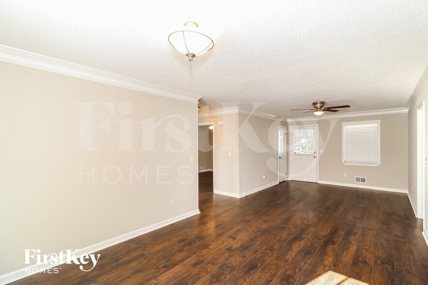 Building Photo - 4565 Bonneville Dr