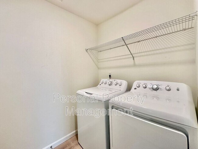 Building Photo - 7042 NE 155th Pl