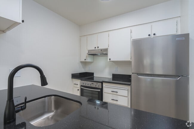 2BR, 1BA - 650SF - Kitchen - The Coho