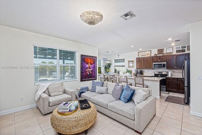 Building Photo - 8175 NW Greenbank Cir