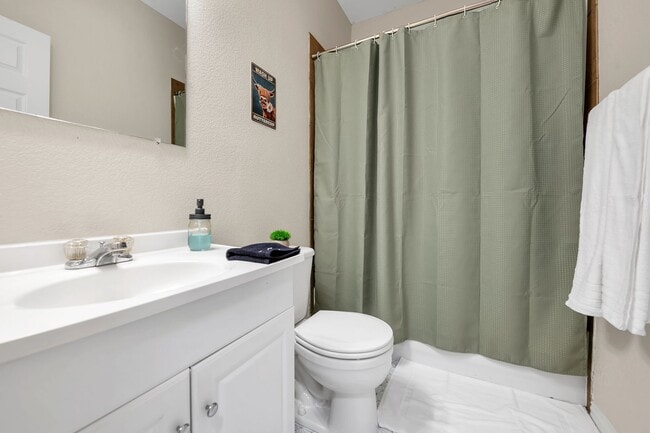 Building Photo - 1425 James Ave