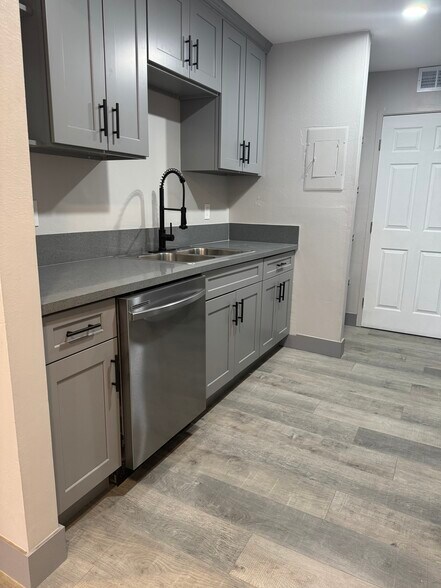 Building Photo - 7445 Laurelgrove Ave