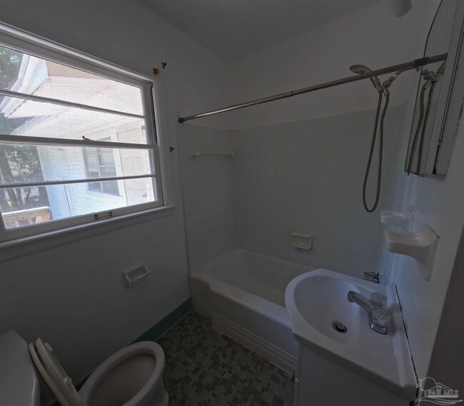 Building Photo - 3814 Gerhardt Dr