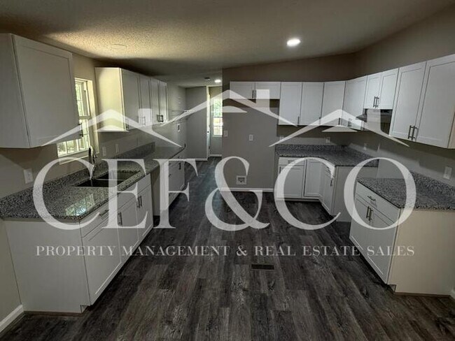 Building Photo - Large 4 bedroom 2 bathroom home now available in Cowpens!