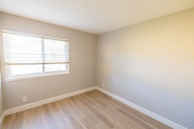 Building Photo - Spacious 4 bedroom home in Union City with...