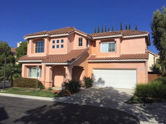 Building Photo - 305 Diamante Way