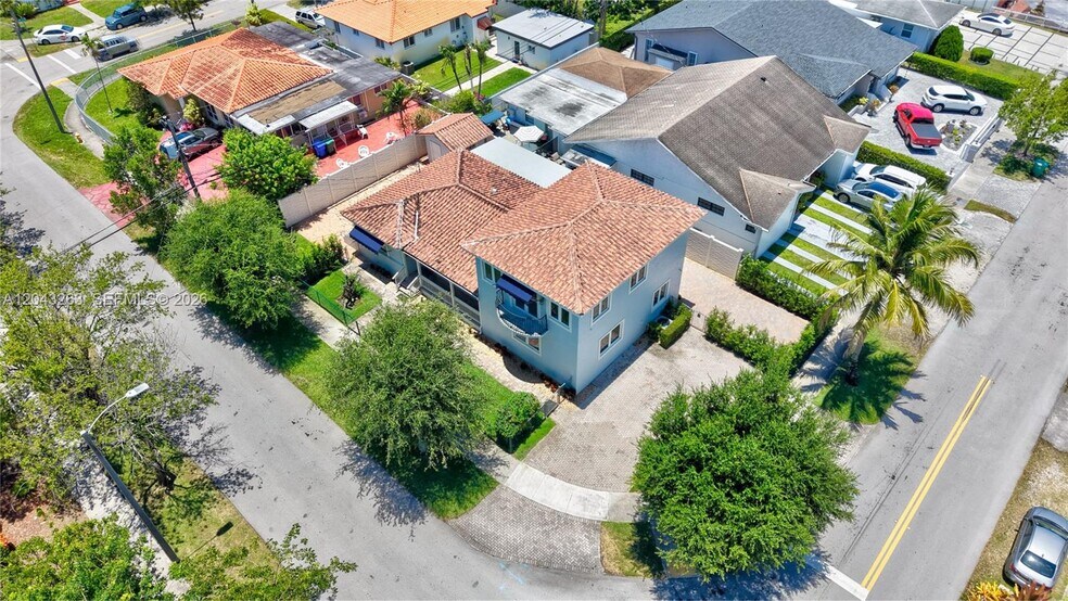 Building Photo - 500 SW 51st Ct