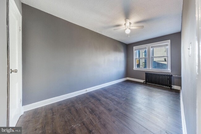 Building Photo - 905 19th St NE