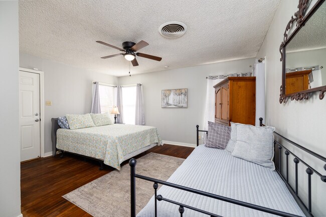 Building Photo - 212 N Magdalen St