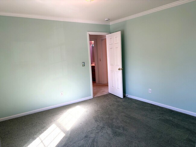 Building Photo - 1806 Hanford Hills Rd