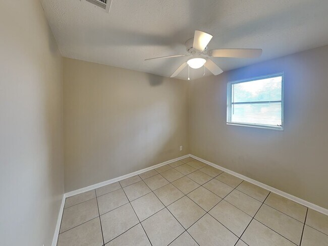 Building Photo - 6150 George Wood Ln W