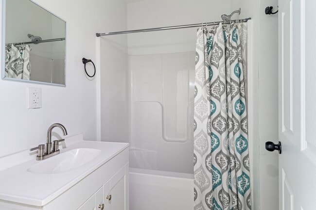 Building Photo - 409-411 Novelty St