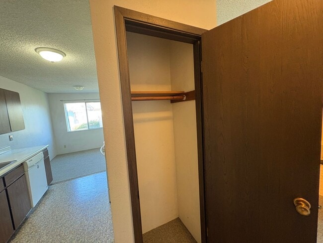 Building Photo - 15th St